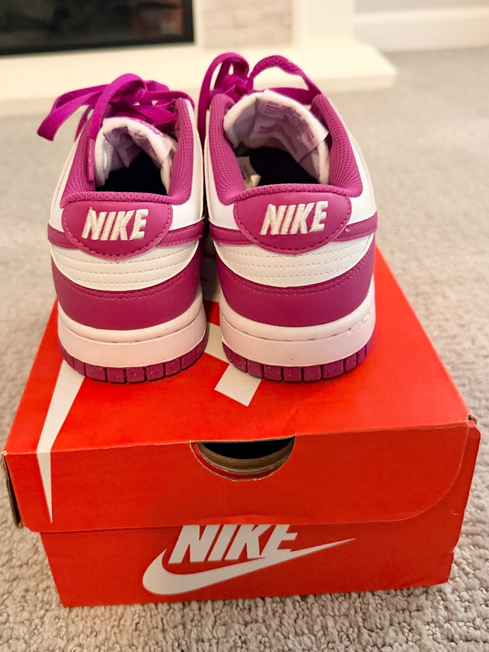 Nike Low-Top Sneakers in Magenta and White - Picture 4 of 6